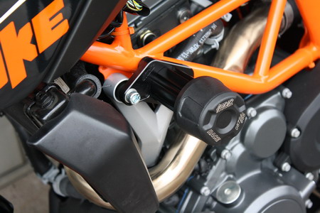 KTM 2013 Duke390 ﾌﾚｰﾑｽﾗｲﾀﾞｰ ｱｸｽﾙｽﾗｲﾀﾞｰ